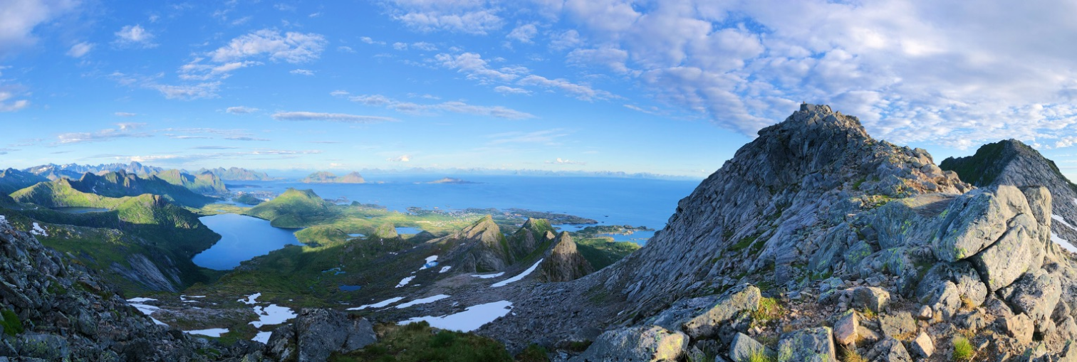 panorama overviewing the Lofoten peaks